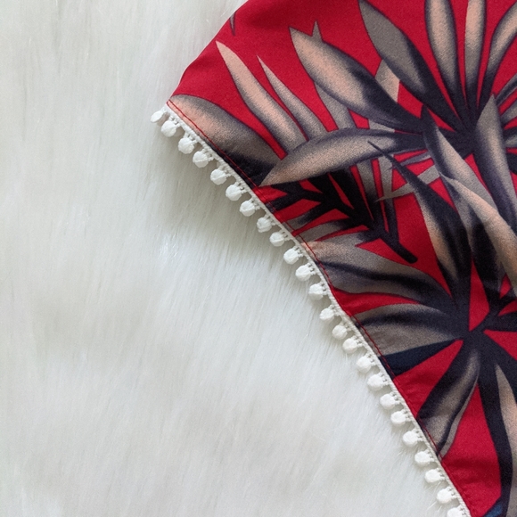 Red Tropical leaf print high waist shorts - Picture 3 of 4